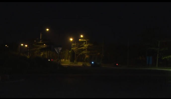 Con đường liên thôn, liên xã lại có điện chiếu sáng.