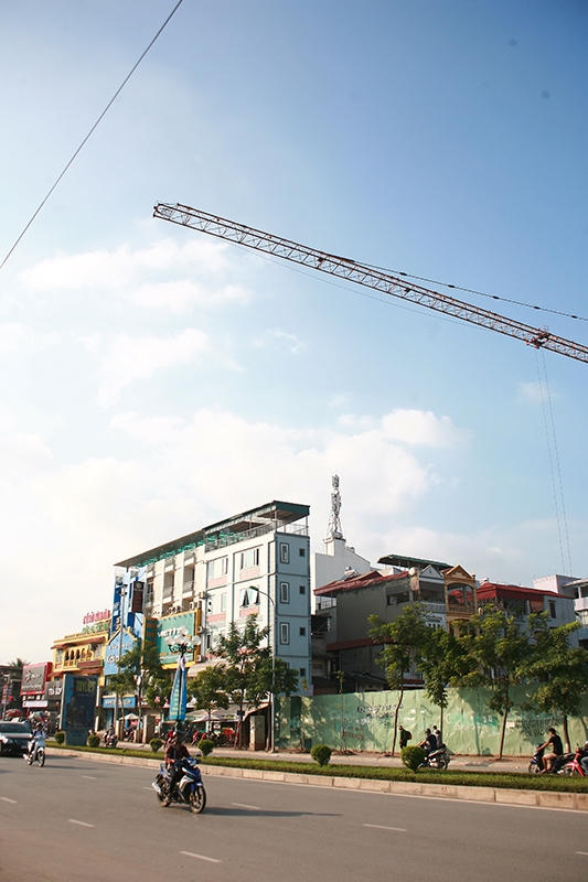 Thời gian qua, trên khắp cả nước không ít vụ tai nạn liên quan đến cẩu tháp đã diễn ra khiến người dân phải thường xuyên đi qua những con đường có cẩu tháp hoạt động không khỏi lo lắng.