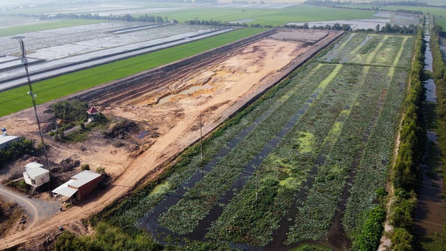 Hầm đất của Công ty Kim Cương khai thác nhiều năm qua nhưng vẫn chưa được cấp phép.