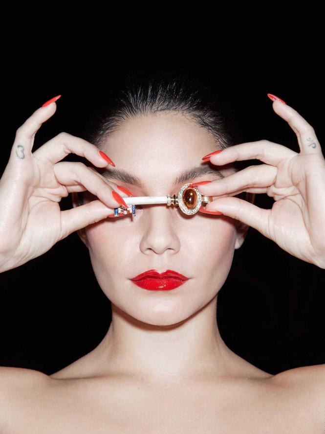 Vanessa Hudgens mặc xuyên thấu 'có như không' gây sốc - ảnh 9