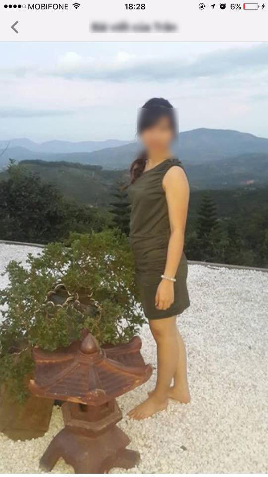 Có bạn trẻ tới chùa nhưng diện váy ngắn.