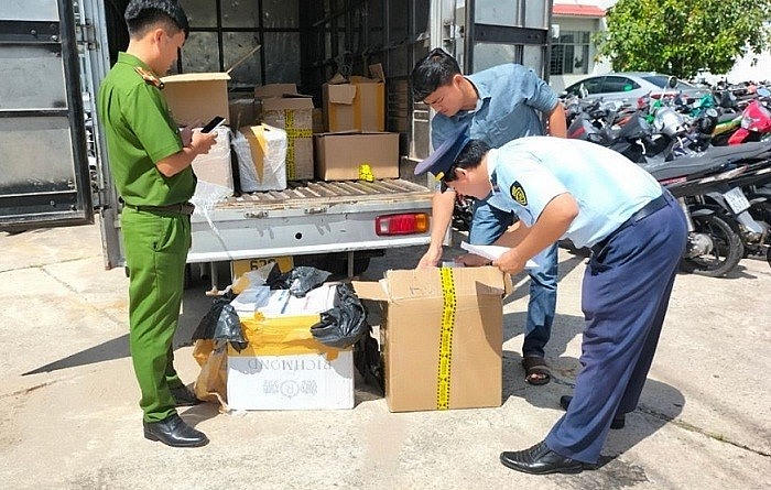 Tỉnh Long An đã phát hiện 255 vụ buôn lậu và 613 vụ vi phạm trong hoạt động sản xuất, kinh doanh. (Ảnh: Tạp chí quản lý thị trường)