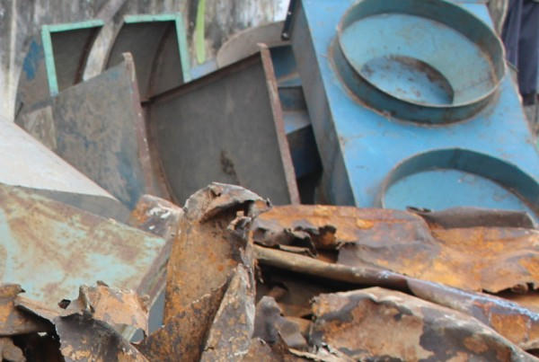 Vụ nổ làm nhiều vật dụng hư hỏng nặng