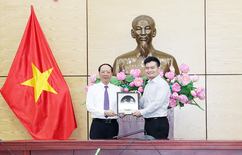 28-tang-qua638367701039804351