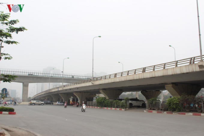 Ngoài việc trông giữ phương tiện thu phí, điểm trông giữ này còn là nơi tạm giữ phương tiện vi phạm của Đội 6- phòng Cảnh sát giao thông Hà Nội.