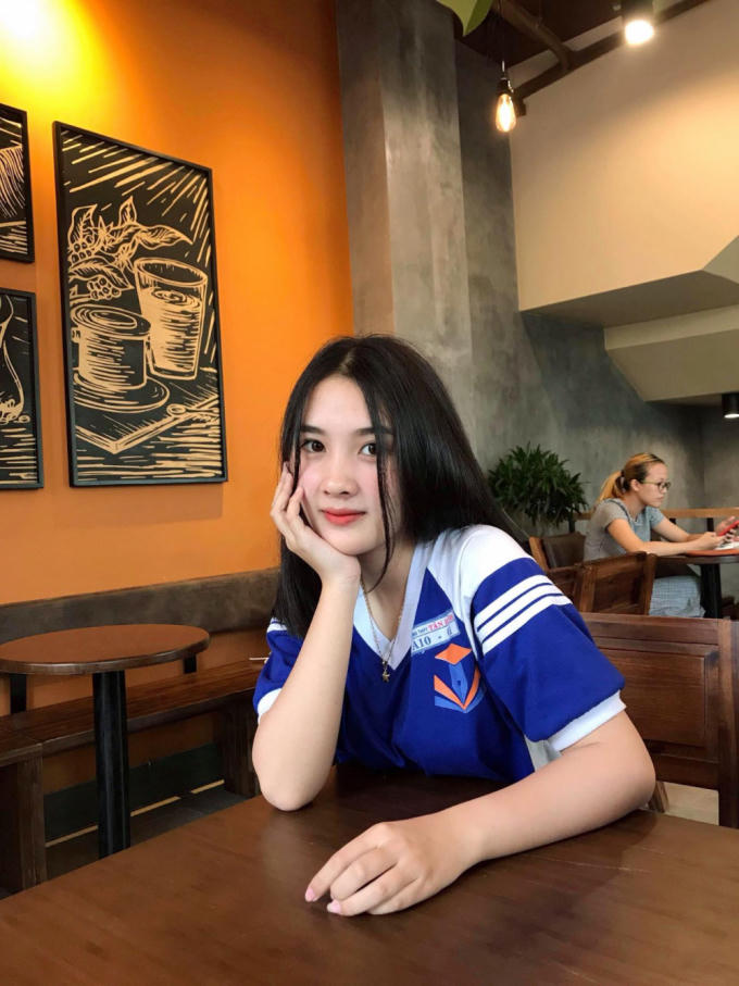 Nữ sinh đang cố gắng trang bị thêm kiến thức, kỹ năng cho ngành học của mình như nghi thức ngoại giao, phong tục tập quán của từng quốc gia...Bên cạnh đó, Lan Anh dự định sẽ đi làm thêm, vừa có thể trang trải chút ít cho bản thân và muốn có nhiều trải nghiệm sau này cho công việc.