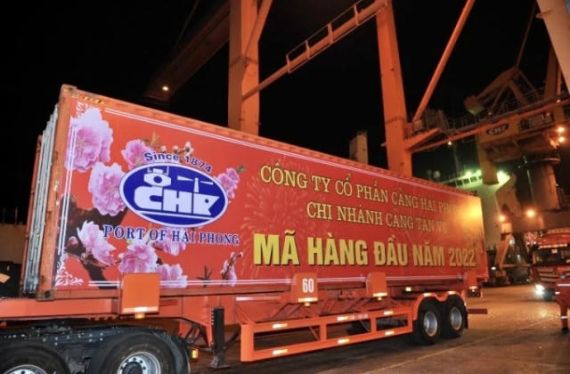 Cảng Hải Phòng chào đón mã hàng đầu tiên của năm mới 2022