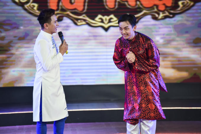 Phúc Zelo tên thật là Trần Hồng Phúc nhưng trót thích màu vàng nên lựa chọn cho mình nghệ danh độc đáo có chữ “Zelo”.