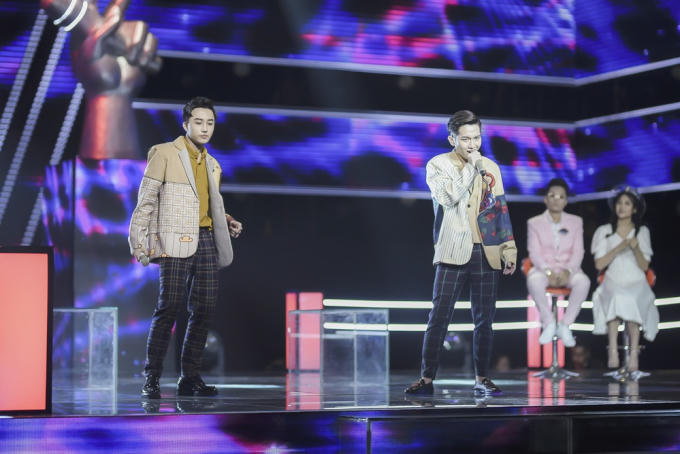 Cuộc chiến h&agrave;i hước nhất lịch sử the Voice: Thu Phương cởi &aacute;o kho&aacute;c, T&oacute;c Ti&ecirc;n th&aacute;o găng tay để
