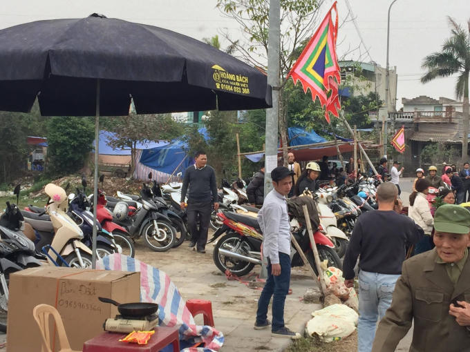 Điểm trông giữ xe máy tại khu vực đền Trần.