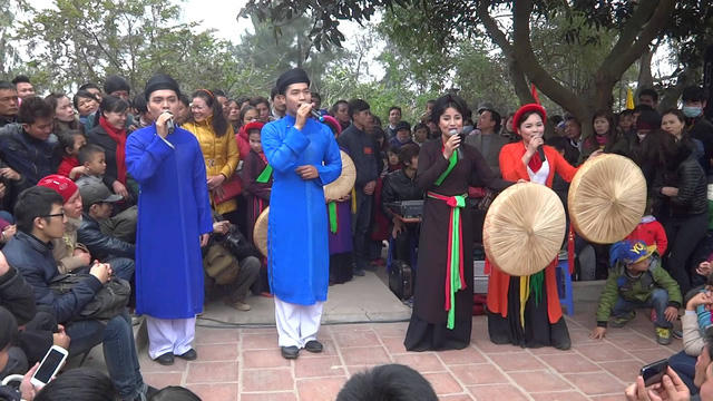 Hội Lim với hoạt động nổi bật là các màn hát quan họ giao duyên trên bến, dưới thuyền. Ảnh: Tùng Long.