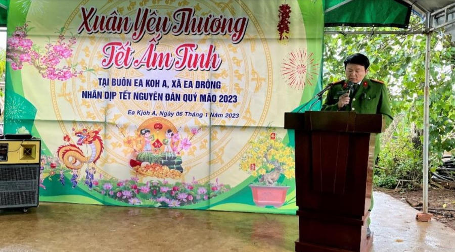 Thiếu tá Lê Đình Đô, UV.BTV Đảng ủy, Phó Trưởng Công an thị xã phát biểu tại Chương trình.