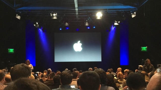 Kinh tế Plus/24h: Vàng tăng vùn vụt trong khi dầu Brent đi xuống, iPhone 7 ra mắt