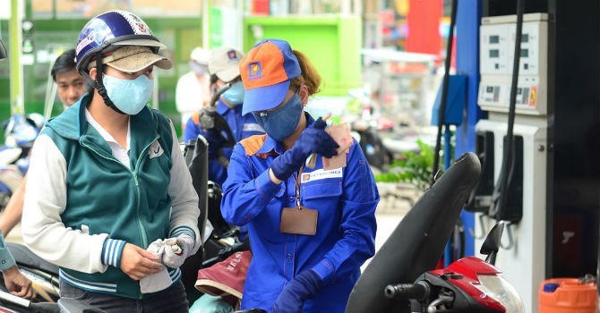 Người d&acirc;n mua xăng dầu bị 'm&oacute;c t&uacute;i' hơn 3.300 tỷ
