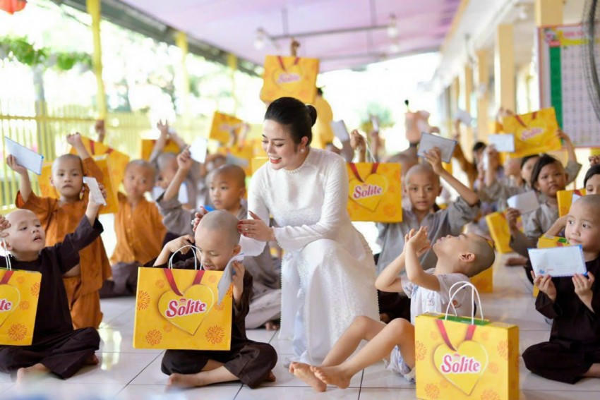 Nữ hoàng doanh nhân Giang Lee thường xuyên tham gia các hoạt động thiện nguyện.