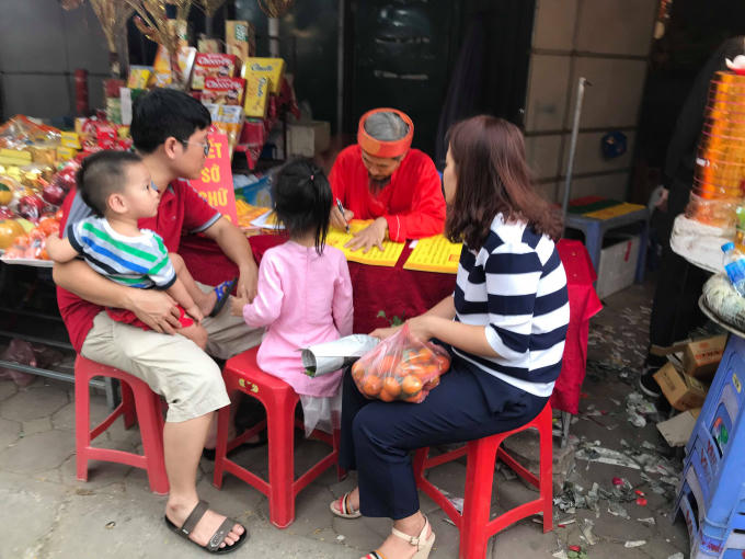 Dịch vụ viết sớ đầu năm vô cùng đắt hàng.
