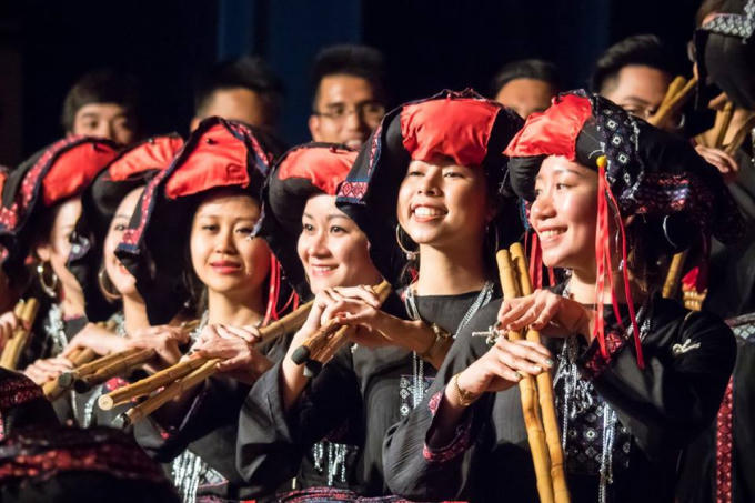 Đoàn Sol Art mang áo dài và điệu múa sen tham dự hội thi hợp xướng quốc tế tại Đức
