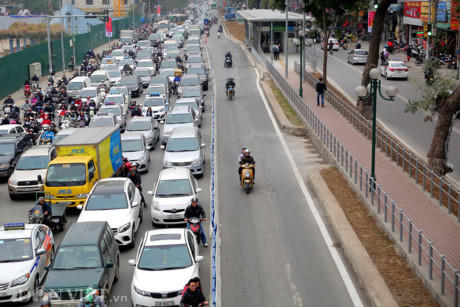 Việc lắp đặt dải phân cách cứng đã giúp cho làn đường dành riêng buýt nhanh trở nên thông thoáng hơn nhiều.