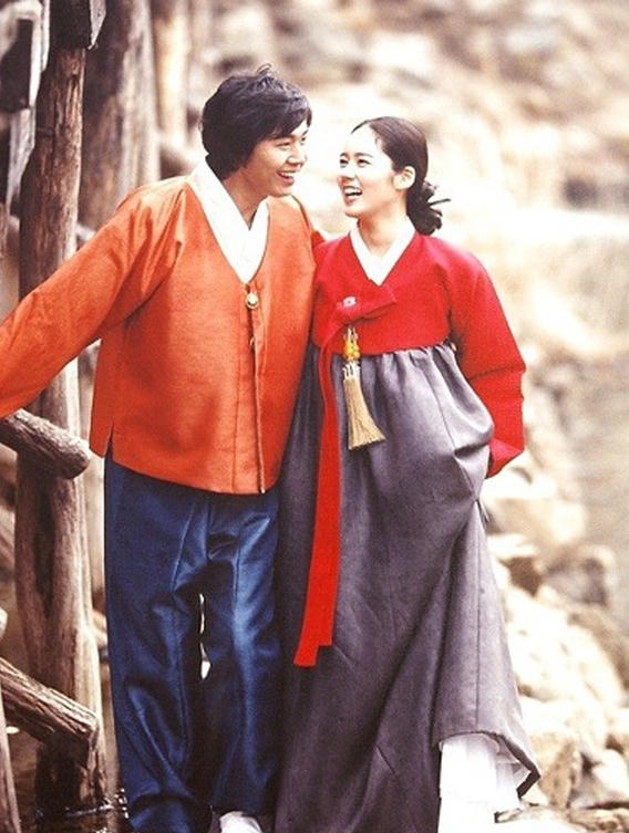 Han Ga In và nam diễn viên Yun Jung Hoon. Ảnh:(Dramafever)