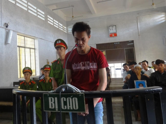 Bị cáo Quang trước vành móng ngựa