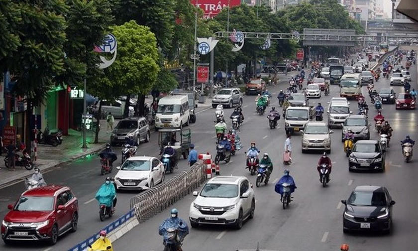 Thêm 22 ‘lô cốt’ trên đường Nguyễn Trãi - Trần Phú để phục vụ dự án Nhà máy xử lý nước thải Yên Xá. (Ảnh: Vietnamnet)