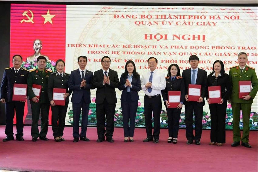 Phong trào thi đua được thực hiện trên các lĩnh vực của đời sống xã hội, tạo không khí thi đua sôi nổi.