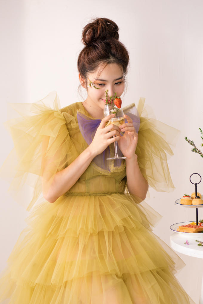 Nam Em đẹp “không góc chết” trong MV mới mở màn loạt dự án âm nhạc 2018