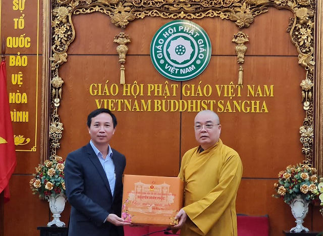 Ông Vũ Hoài Bắc cũng đã chuyển quà tết và lời chúc mừng năm mới của Chủ tịch nước tới chư Tôn đức Hội đồng Trị sự Giáo hội Phật giáo Việt Nam.