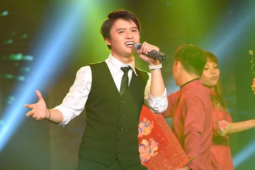 Ngọc Sơn, Đ&agrave;m Vĩnh Hưng nhảy tưng bừng trong đ&ecirc;m nhạc mừng năm mới