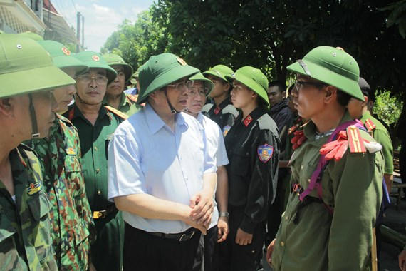 Những hình ảnh về lực lượng Công an, Quân đội chiến đấu với “giặc lửa”. Nguồn: VNE, Doisongtieudung.vn.
