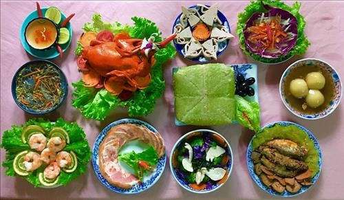  Vào ngày rằm tháng Giêng, người Việt thường chuẩn bị mâm cỗ thịnh soạn không khác gì dịp Tết Nguyên đán để cúng gia tiên, thần linh.