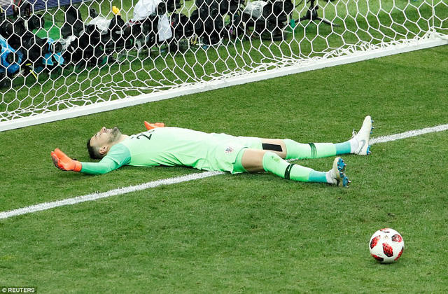 Nỗi thất vọng của thủ thành Subasic bên phía Croatia