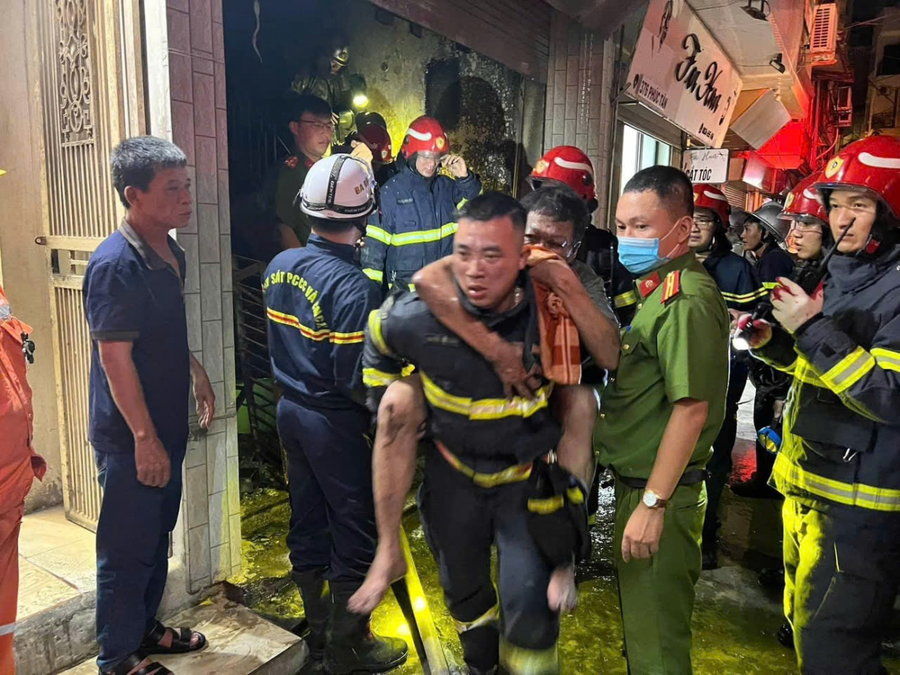 Khẩn trương đưa người bị nạn ra khỏi khu vực nguy hiểm.