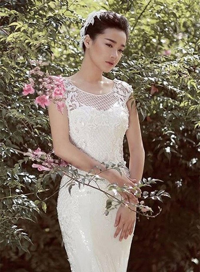 Do vậy, hiện tại mọi nhất cử nhất động về đám cưới của cặp vợ chồng tương lai ở thời điểm hiện tại về đám cưới đều khiến fan mong chờ vô cùng.