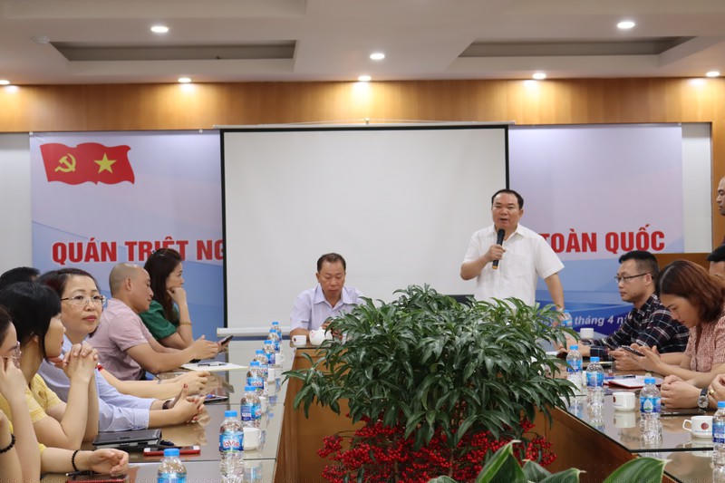 Đồng chí Nguyễn Kim Tinh báo cáo các nội dung quan trọng nhất của Nghị quyết Đại hội XIII.