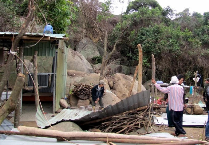 Các lán trại được người dân dựng lên để… thuận tiện cho việc phá rừng.