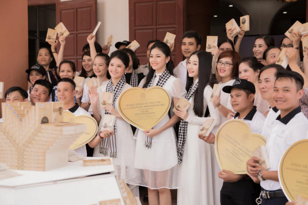 &ldquo;N&agrave;ng thơ xứ Huế&rdquo; Ngọc Tr&acirc;n trong trẻo, ngọt ng&agrave;o trong t&agrave; &aacute;o d&agrave;i trắng