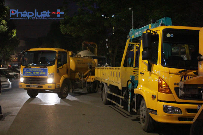 Được biết, bùn thải sẽ được di chuyển sang khu vực đổ phế thải ở xã Yên Mỹ, huyện Thanh Trì, Hà Nội.