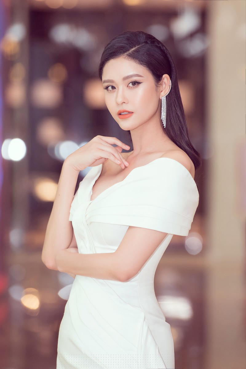 truong quynh anh dep kieu sa voi dam trang quyen ru hinh 9