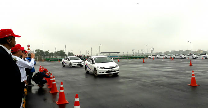 Khu sân bãi được xây dựng hiện đại với nhiều khu đào tạo chuyên biệt nâng cao kỹ năng LXAT cho ô tô và xe máy.