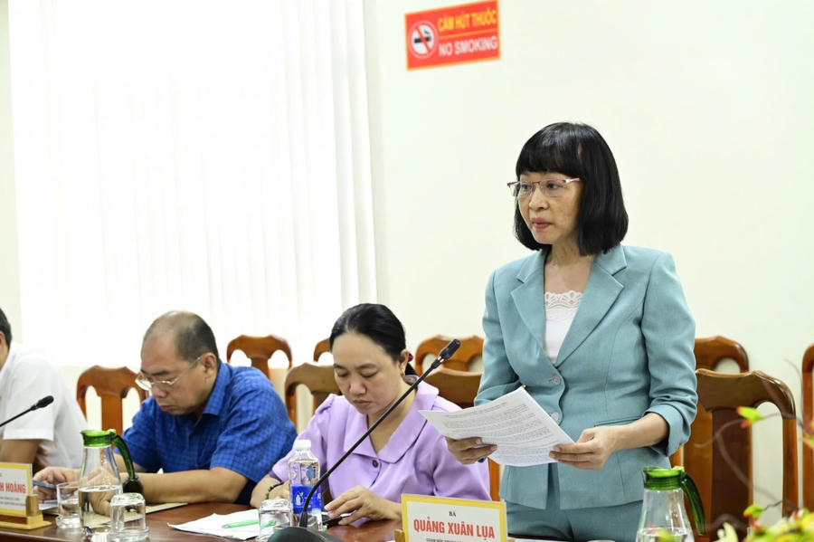 Bà Quảng Xuân Lụa, Giám đốc Trung tâm Xúc tiến, Đầu tư, Thương mại và Du lịch tỉnh phát biểu tại buổi làm việc