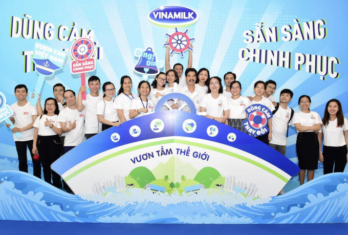 Các nhân viên Vinamilk thể hiện tinh thần quyết tâm và sẵn sàng chinh phục thách thức để đưa Vinamilk tăng trưởng