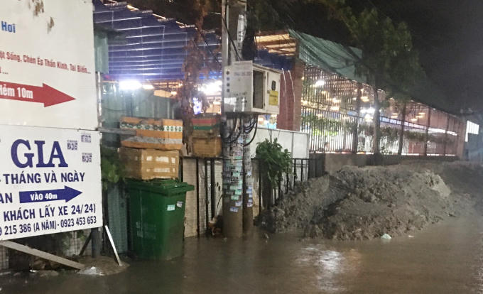 Mỗi khi trời mưa, nước thấm vào đất tạo thành sình, lầy lội, gây ngập úng…