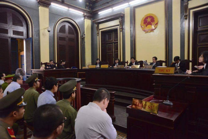 Toàn cảnh phiên tòa sáng nay (27/7). Ảnh: Đinh Tuấn