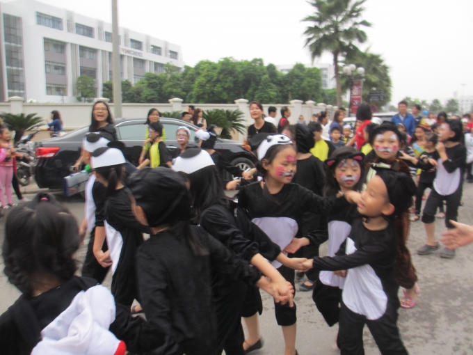 Các em học sinh được hóa thân thành những con chuột đáng yêu