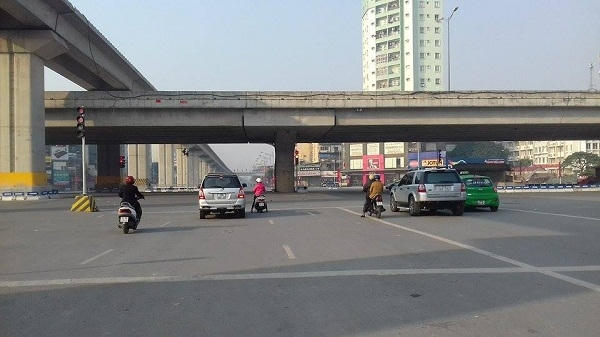 Ng&atilde; Tư Nguyễn Tr&atilde;i giao với đường Nguyễn Xiển.&nbsp;Ảnh: Như Trường.