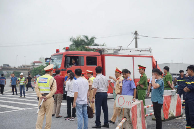 Sáng nay 1/8, Phòng Cảnh sát hình sự, Công an TP Hà Nội đã phối hợp cùng các cơ quan chức năng dựng lại hiện trường vụ tai nạn.