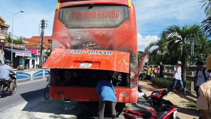 Hiện trường vụ cháy xe khách.