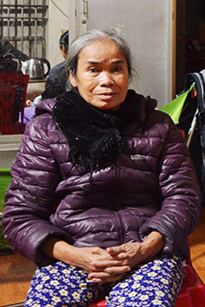 "Giờ chỉ mong nó về được để mẹ con cầm tay nhau chút thôi", Bà Mỹ nói