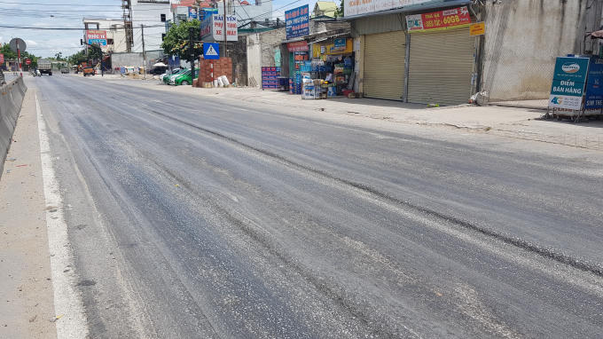 Tình trạng hằn lún nghiêm trọng trên quốc lộ 1A đoạn qua địa bàn xã Diễn Kỷ, huyện Diễn Châu.